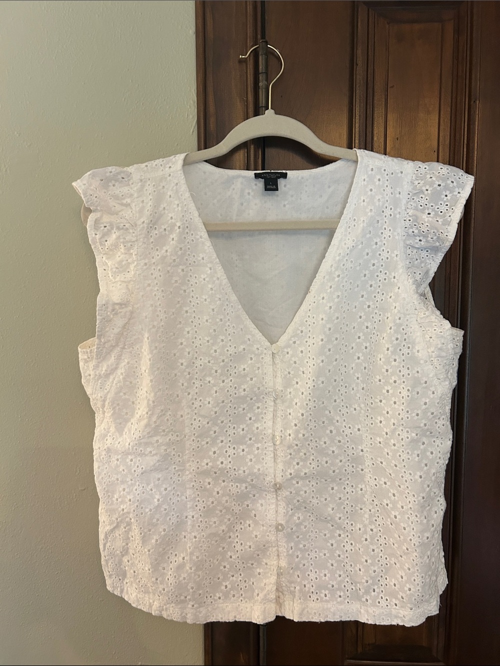 ANN TAYLOR 100% Cotton Clean White Eyelet Floral V-Neck Ruffle Sleeve Top